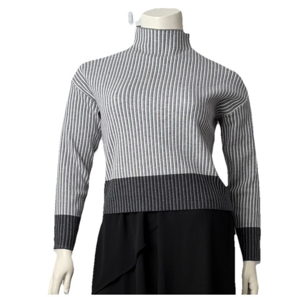 Tahari Rib Knit Sweater Rayon Viscose Blend Grey Colorblock Mock Neck Boxy M